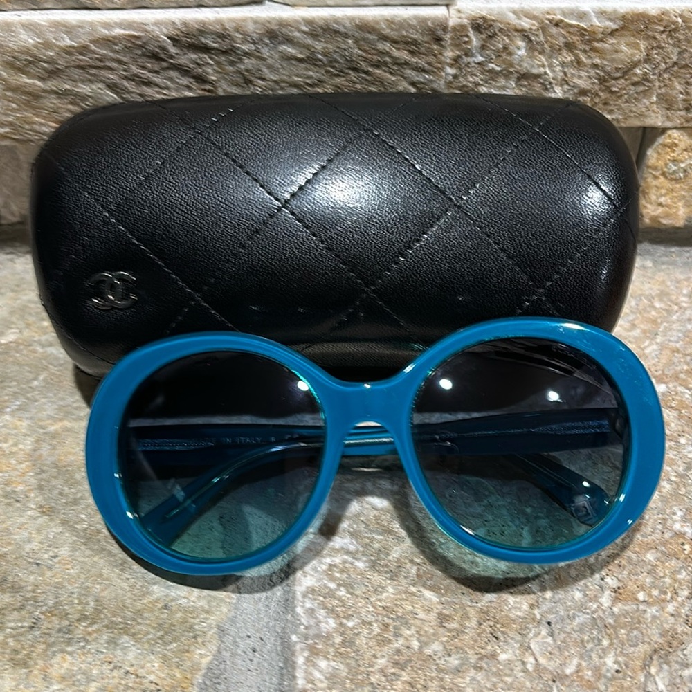 CHANEL sunglasses with case-authentic